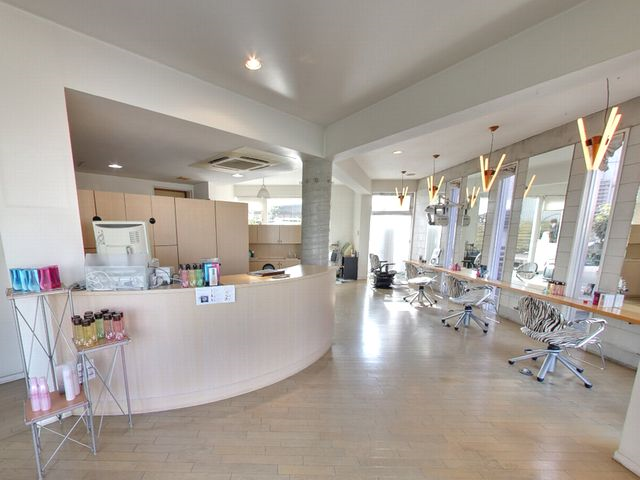 CUT STUDIO B’s