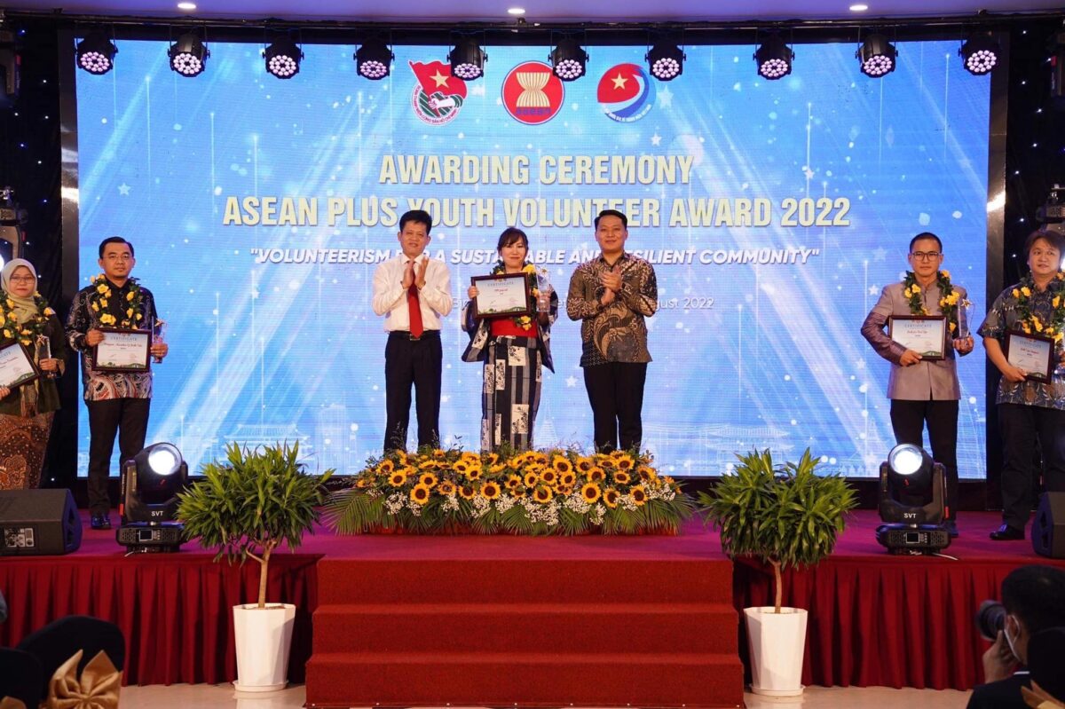 ベトナムで行われたASEAN Plus Youth Volunteer Forumにて、ふくりびがASEAN Plus のYouth Volunteer Award 2022を受賞